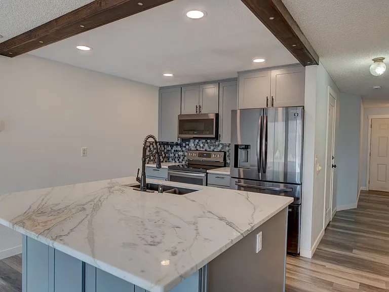 111 NW Columbia Dr #B3 — Photo 2