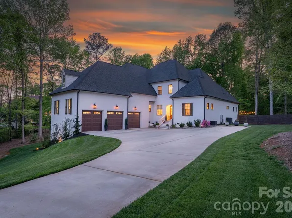365 Stone Cliff Ln, Clover, SC 29710