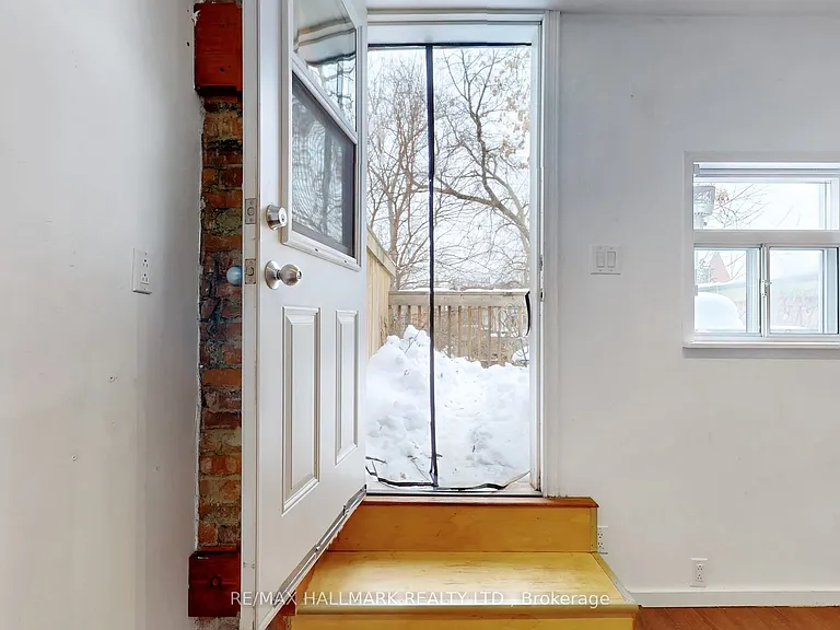 557 Parliament St #1 — Photo 15