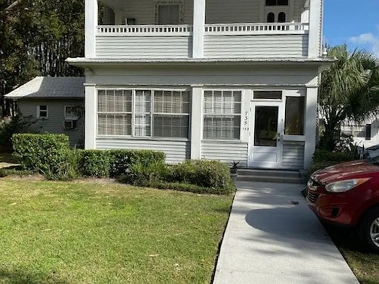735 N Westmoreland Dr — Photo 1