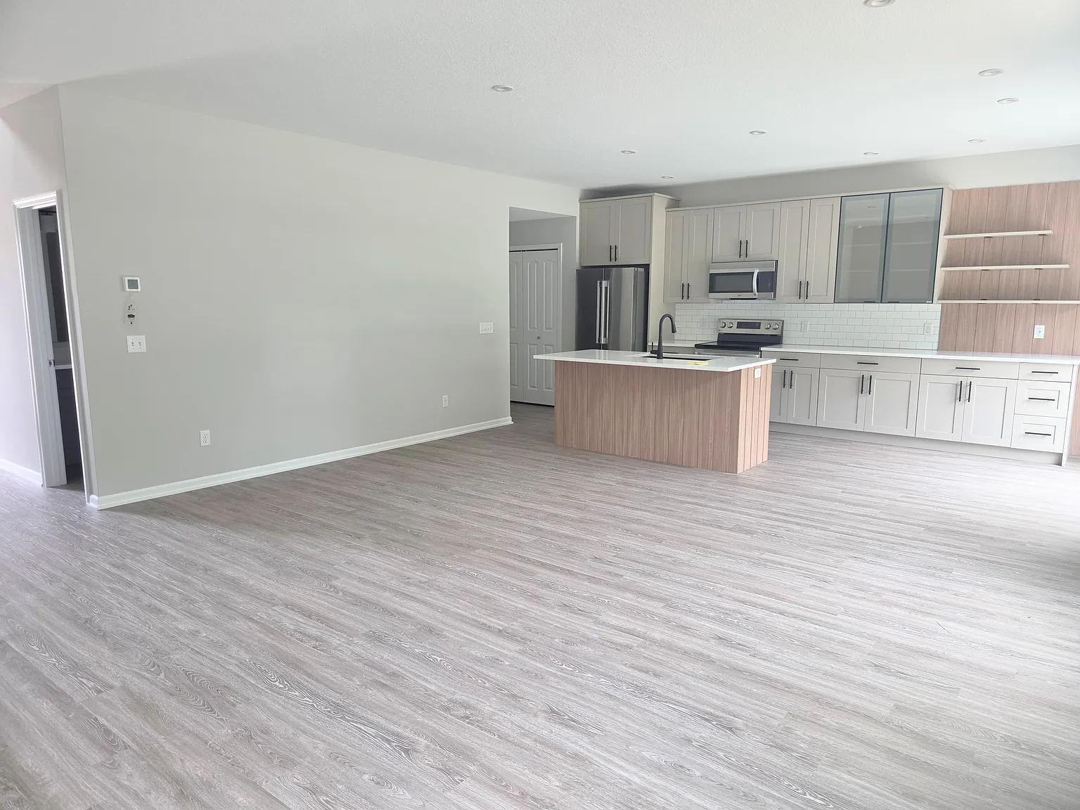 3 bed, 2.5 bath, 1832 sqft, $1,895 — Photo 3