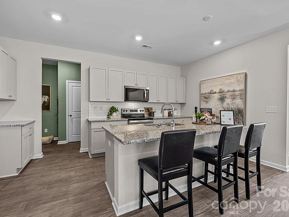 4th image of 1043 Rocking Horse Rd