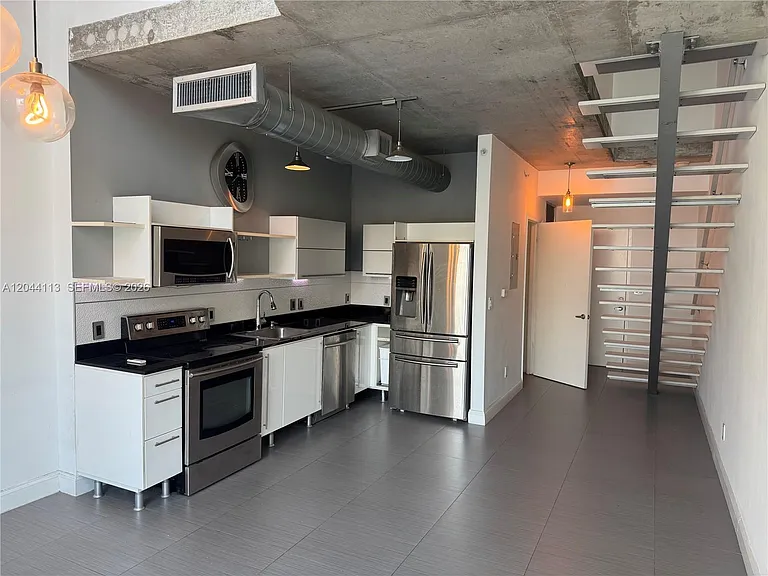 690 SW 1st Ct #1516 — Photo 3