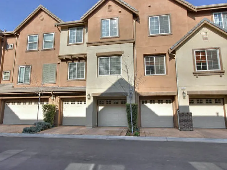 1027 Aquamarine Ter — Photo 3