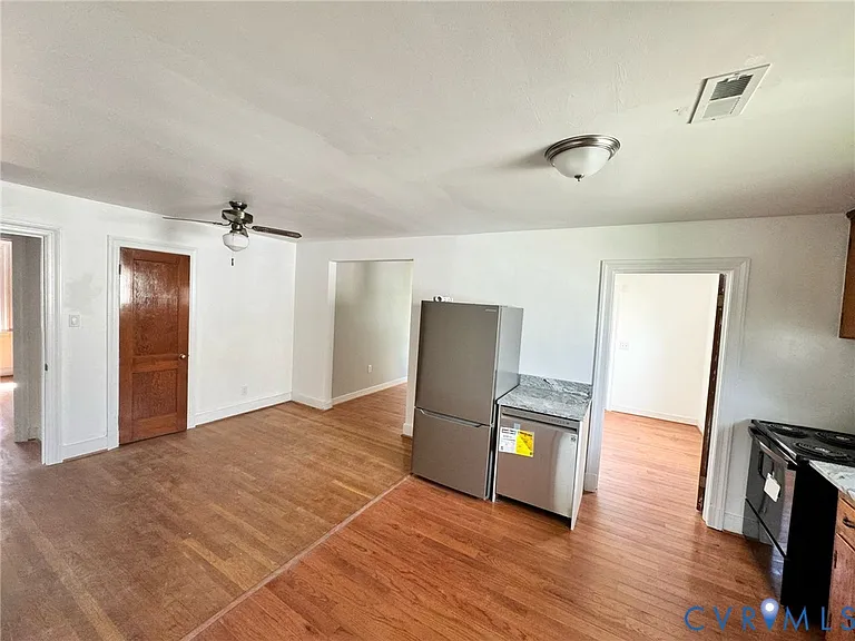 2922 Lincoln Ave — Photo 4