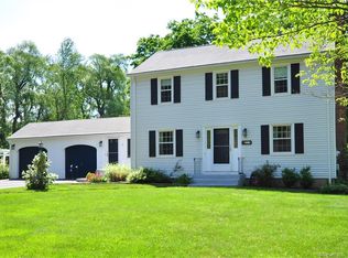 28 Bradford Dr, Windsor, CT 06095