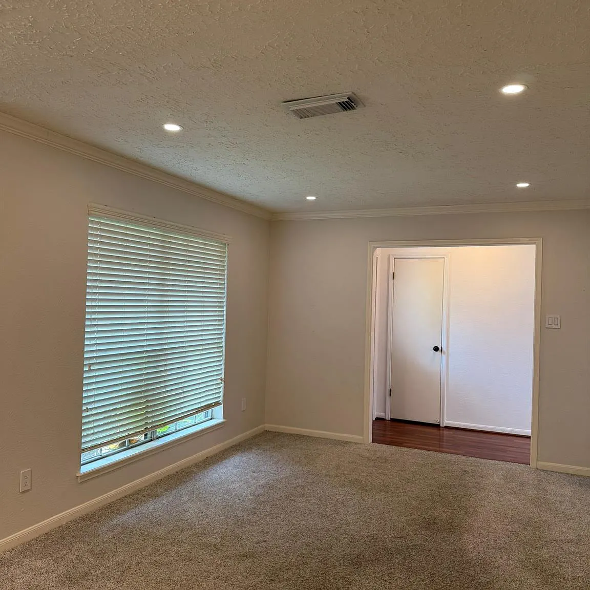 4 bed, 2.0 bath, 1934 sqft, $2,500 — Photo 2