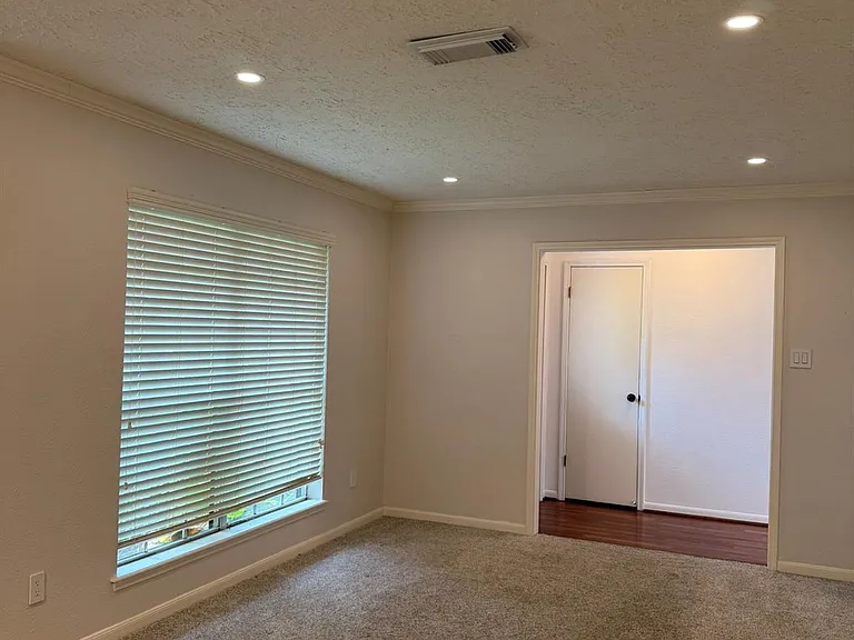 515 Tresvant Dr — Photo 2