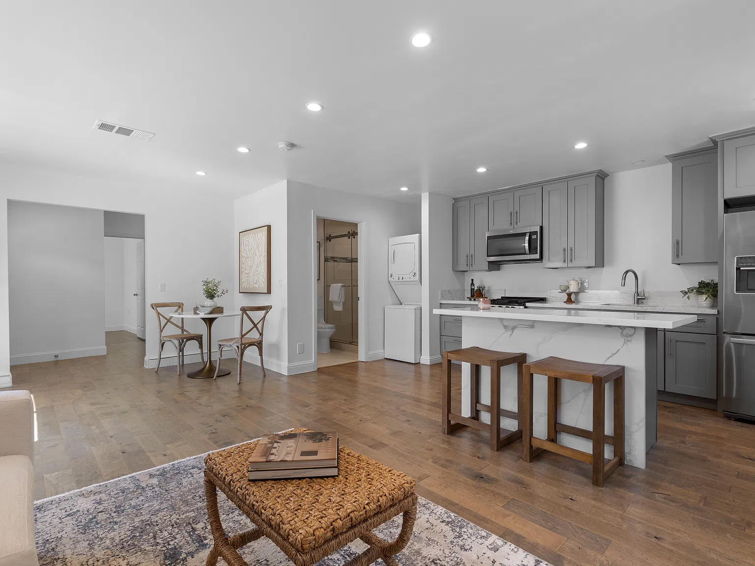 2 bed, 720 sqft, $2,650 — Photo 3