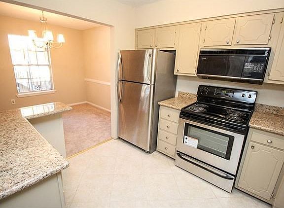 4th image of 2704 Whitney Pl APT 824