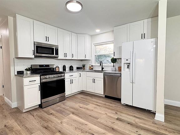 4th image of 6605 Carol Lee Dr