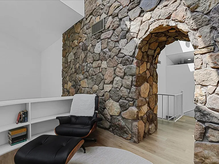 4010 Clubhouse Dr — Photo 21