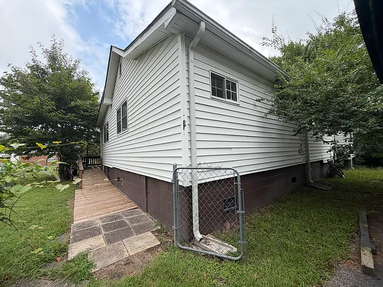 17355 Warwick Blvd — Photo 5