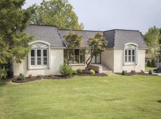 1432 S Charing Rd, Springfield, MO 65809