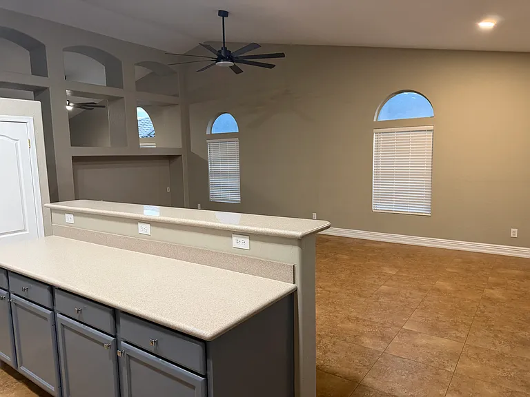 1850 W Desert Ln — Photo 7