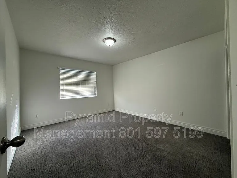 3178 S 945 E #B — Photo 16