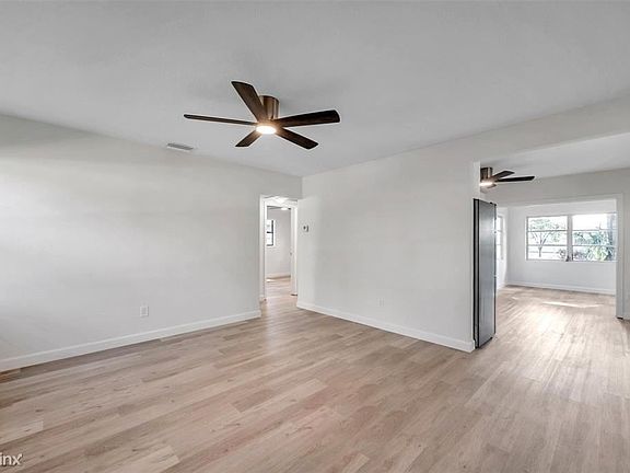 4th image of 3120R Meadow Lake Ave