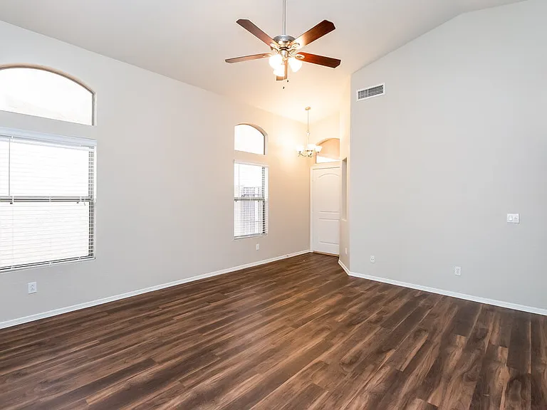 10036 E Capri Ave — Photo 2