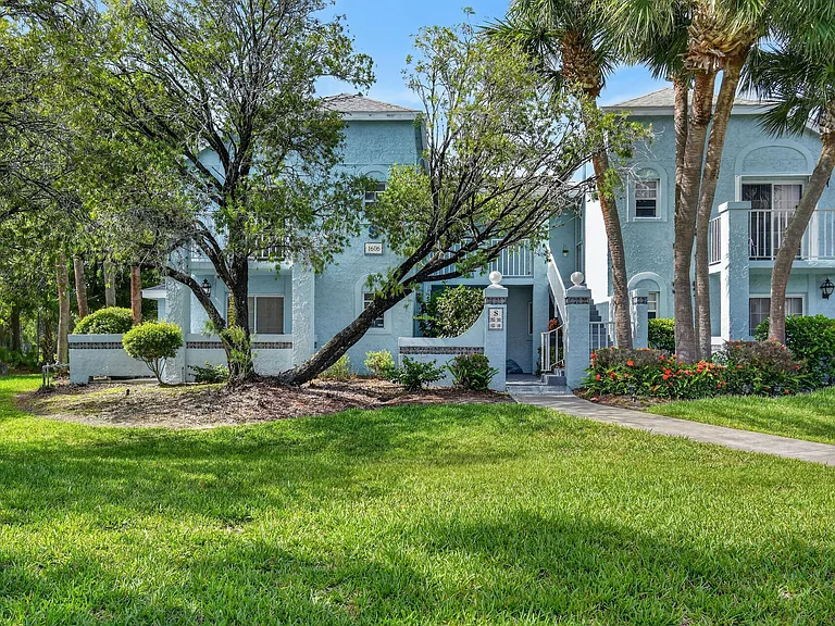 1606 SE Green Acres Cir #S203 — Photo 1