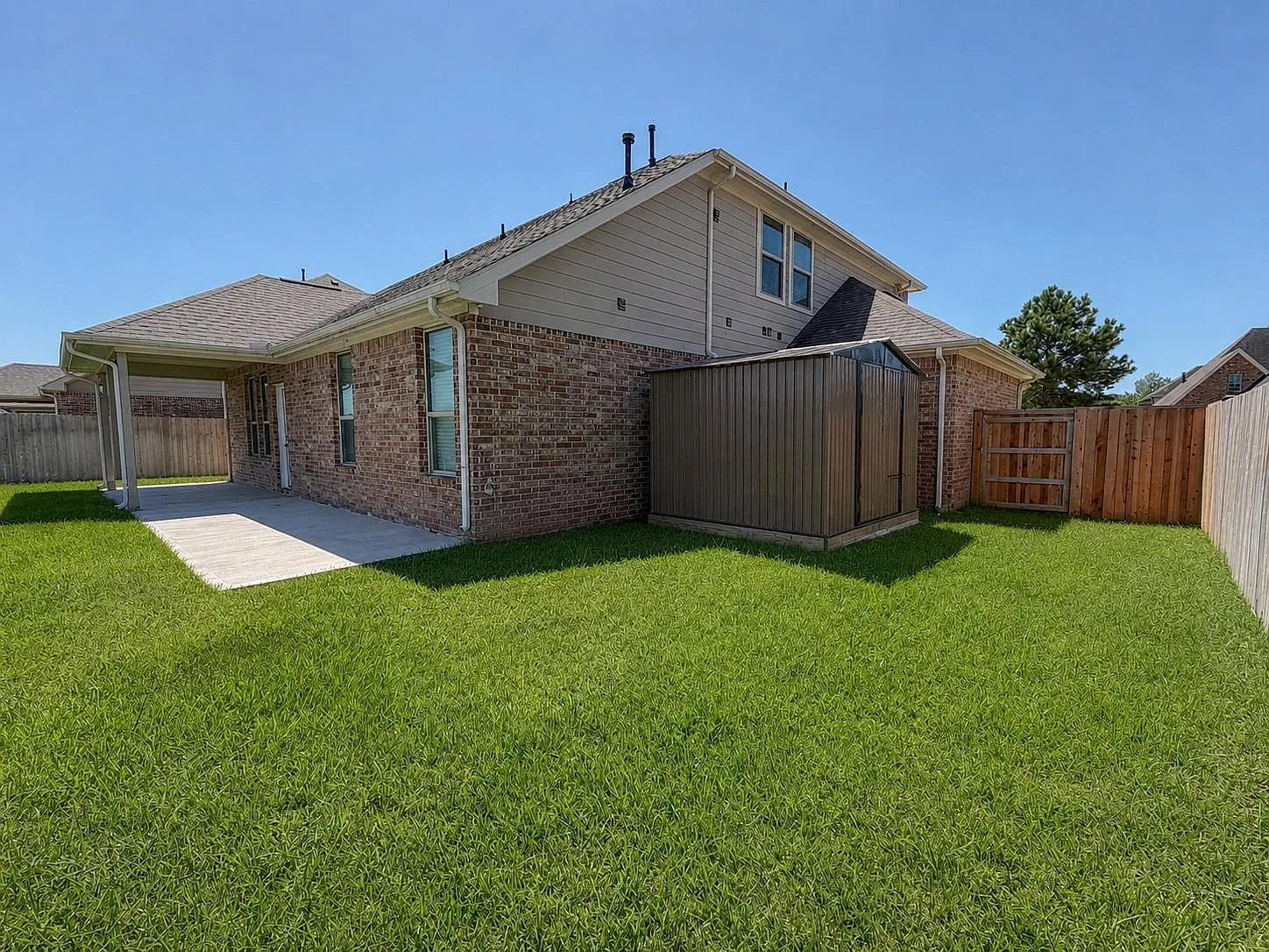 4 bed, 2.5 bath, 2403 sqft, $3,000 — Photo 2