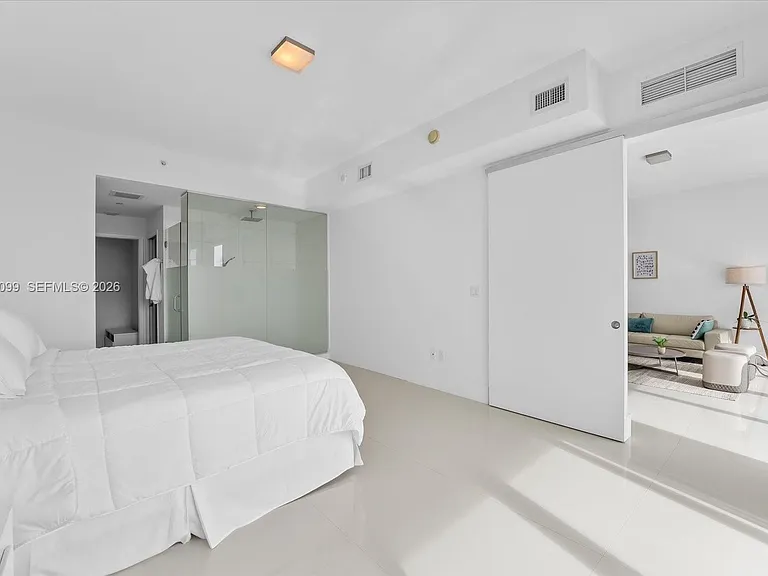 2020 N Bayshore Dr #605 — Photo 10