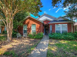 448 Crooked Ln, Mesquite, TX