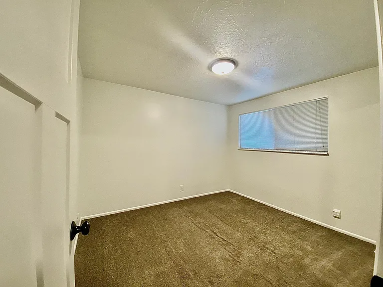 359 N 100 W #4 — Photo 13