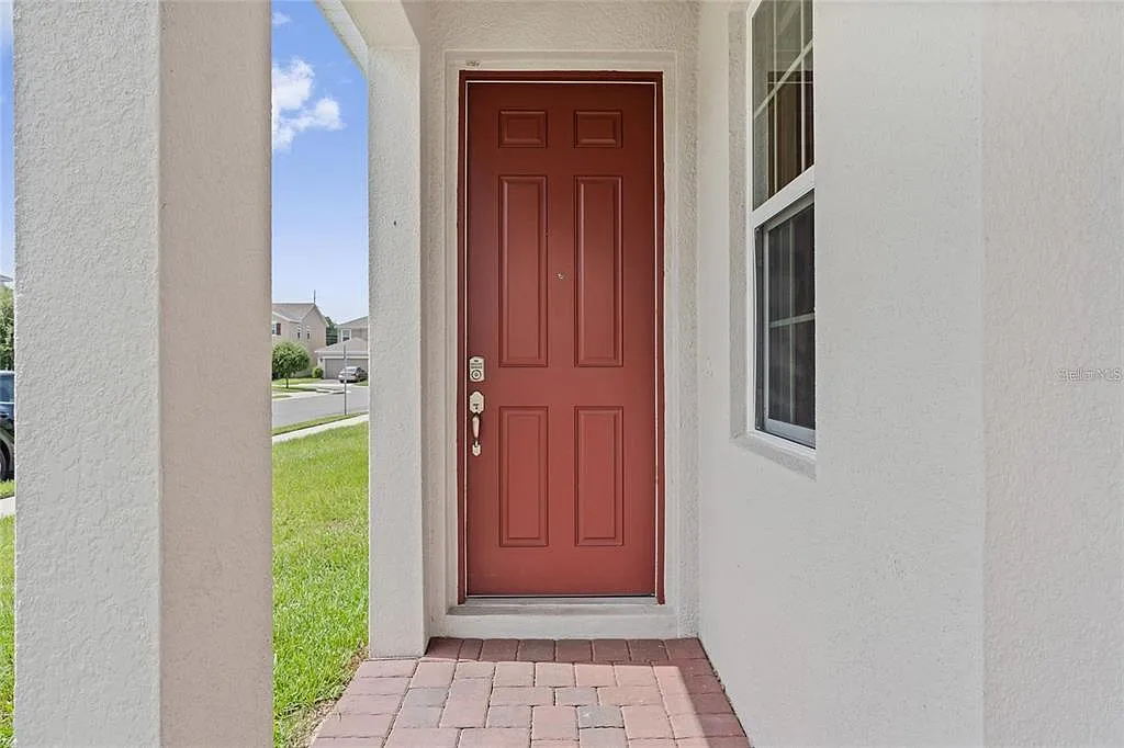 4 bed, 2.0 bath, 1495 sqft, $2,395 — Photo 3