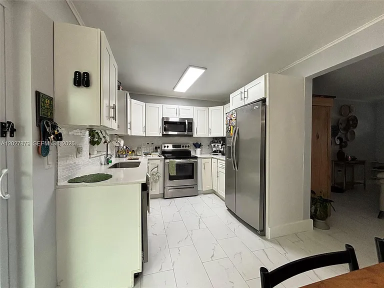 3240 SW 66th Ter — Photo 8