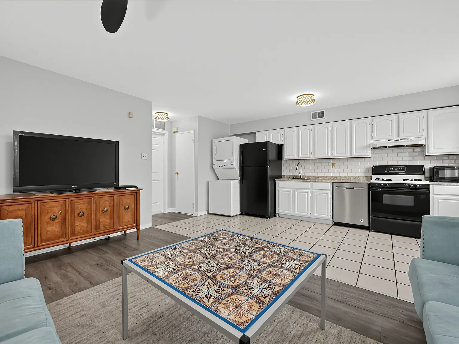 7 bed, 2200 sqft, $500 — Photo 3