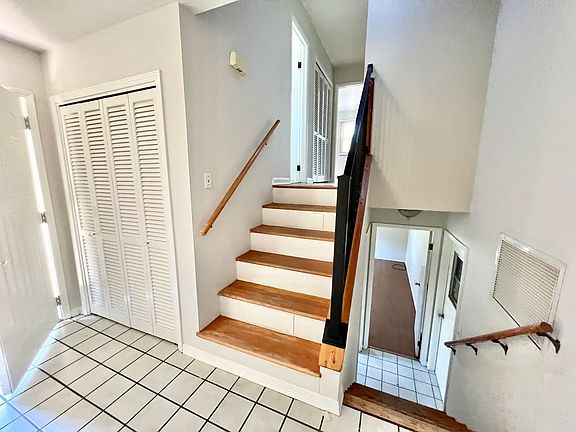 2nd image of 2814 Vann Cir