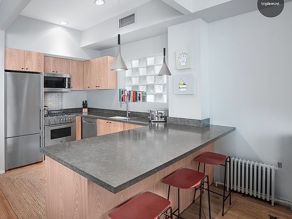 5th image of 133 Norfolk St APT 2