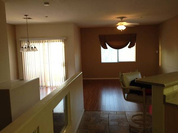 4th image of 805 S Sycamore St #238