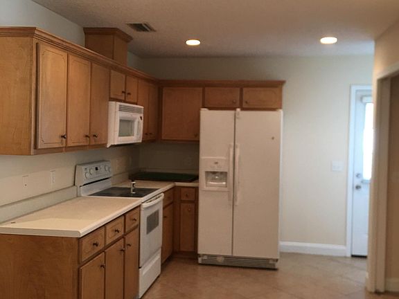 3rd image of 107 Windridge Dr