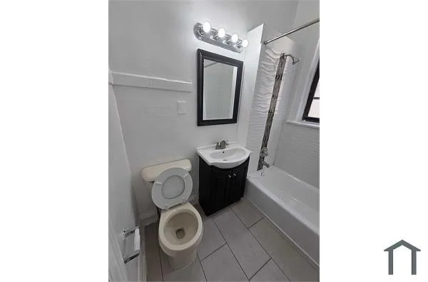 Building Photo - 7204 S Bennett Ave #3