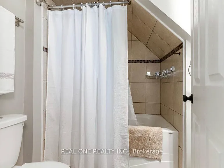 118 Queen St S #1 — Photo 5