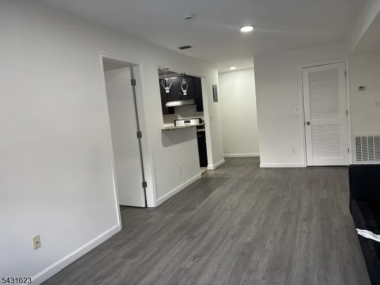 392 College Dr — Photo 3