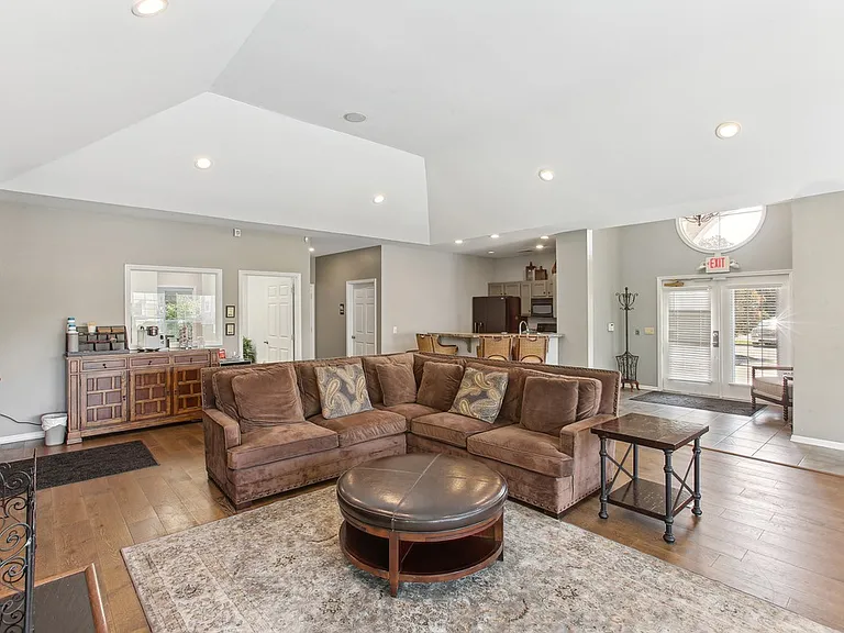 Orchard Hills Apartments — Photo 14
