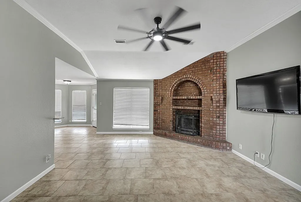 3 bed, 2.0 bath, 1494 sqft, $2,500 — Photo 2