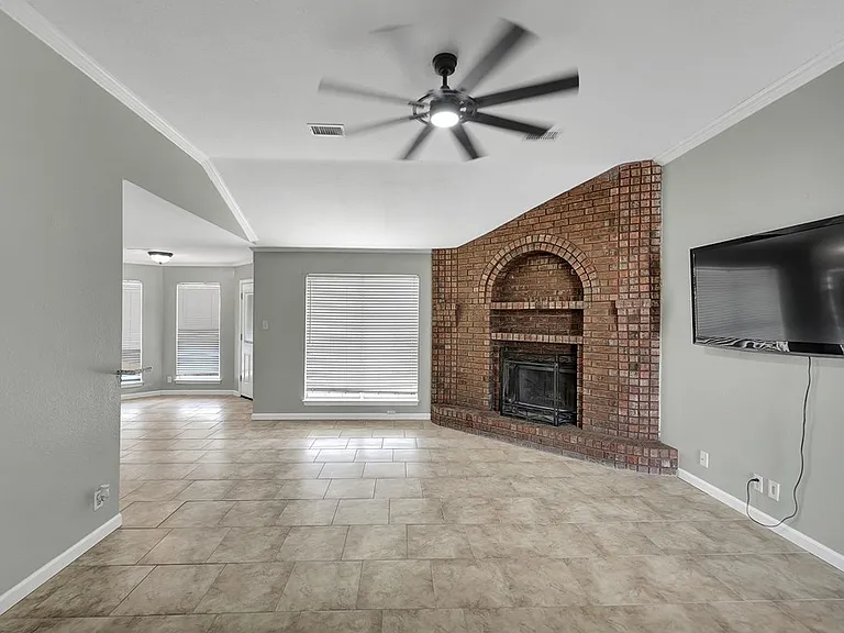 8632 Duke Ave — Photo 2