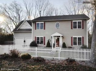 50 Windsor Rd, South Kingstown, RI 02879