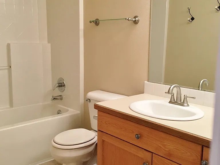 885 E Monarch St — Photo 27