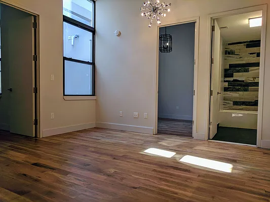 Rented by Manhattan Management LLC | media 30