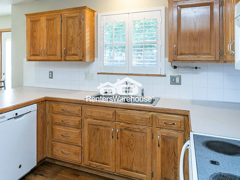 804 Stratford Dr — Photo 8