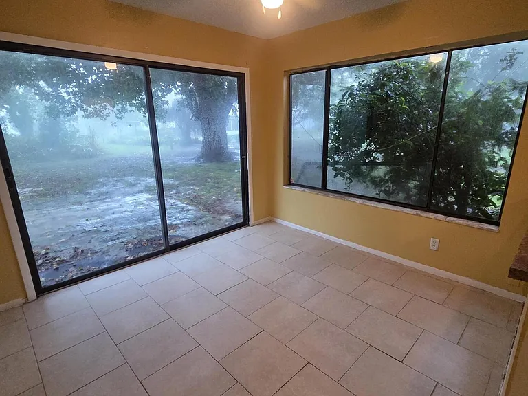 1917 SE Burgundy Ln — Photo 6