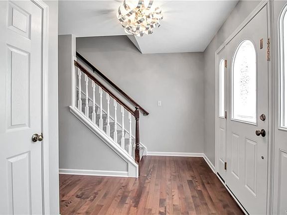 2nd image of 42 Vista Ct