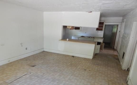 3rd image of 3297 Lamphier Ave