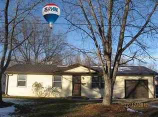202 8th St, Wamego, KS 66547