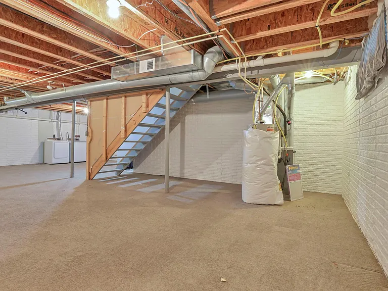 522 Farm Hill Ct — Photo 48