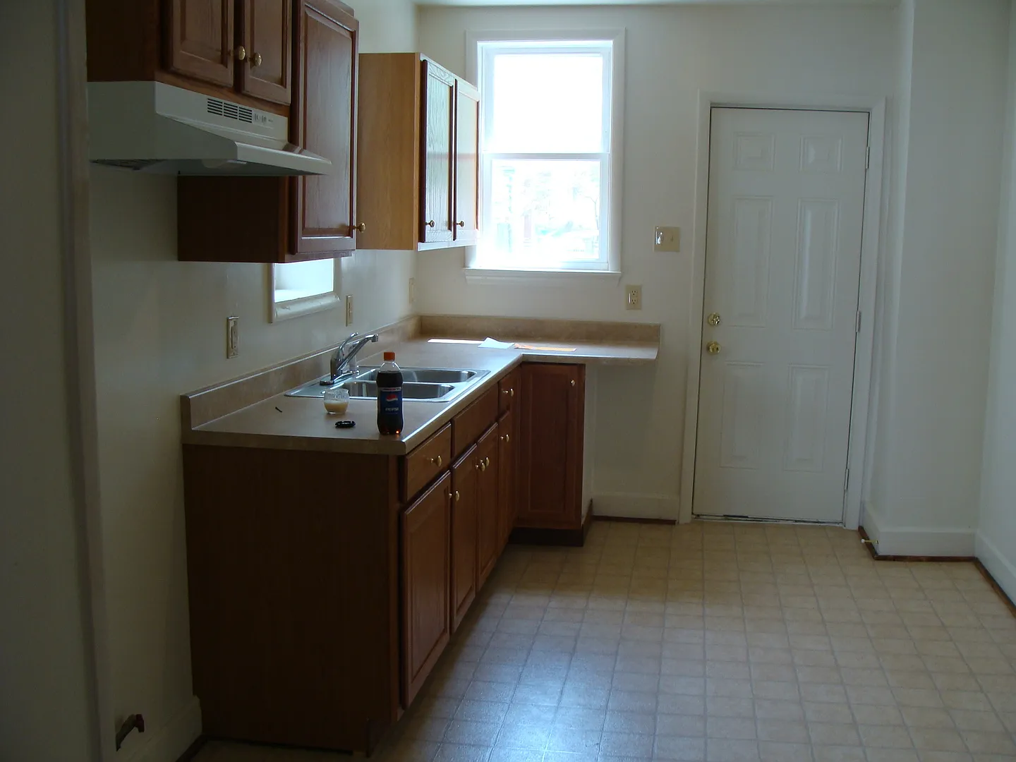 Pet Friendly 3 Bedroom House Near Revs Stadium! — Photo 4